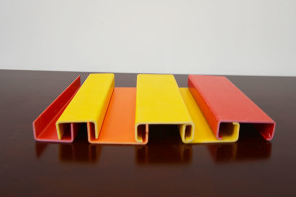 Op maat gemaakte FRP Pultruded Profiles C-vorm Uitstekende slagweerstand,Multicolor Pultruded Frp C-kanalen