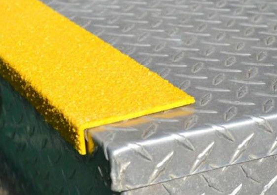 Slip Resistance FRP Structural Profiles Hoekprofielen Aanpassing van de lengte, Glasvezel Pultruded Profielen Structural Square