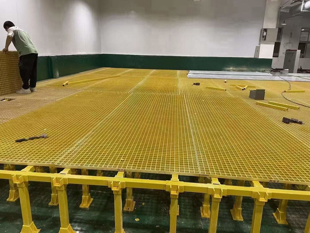Op maat gemaakte variërende grootte FRP rooster voor loopbrug of platform om u te bevredigen